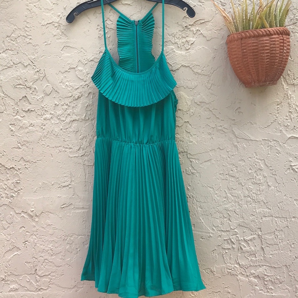 Double Zero gorgeous vivid forest green mini dress